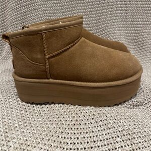 UGG classic ultra mini platform boot